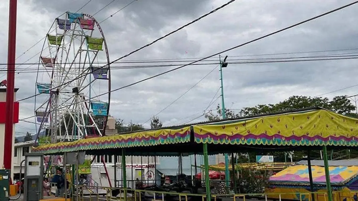 Padre e hijo sufren lesiones tras sufrir accidente en uno de los juegos mecánicos en la feria de Tepanco de López